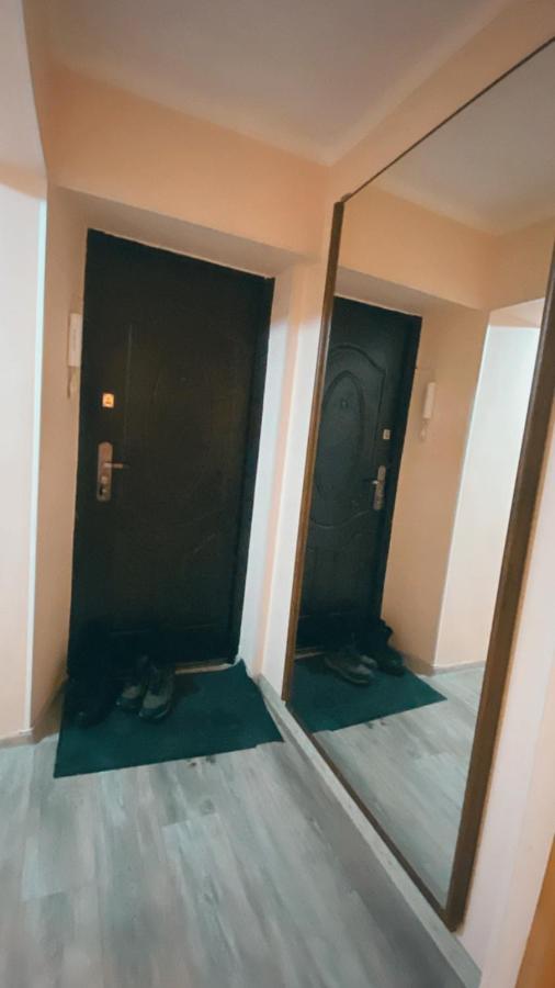 2 Комн Квартира На Новой Площади Appartamento Almaty Esterno foto