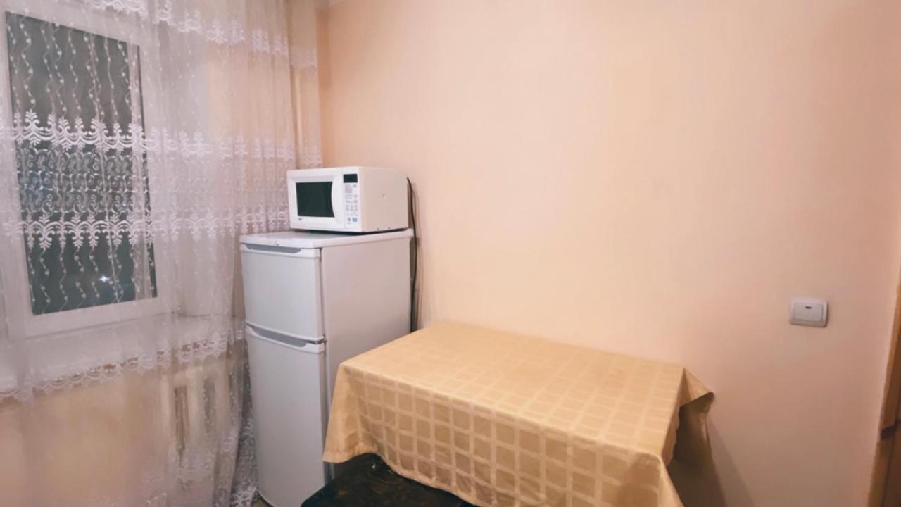 2 Комн Квартира На Новой Площади Appartamento Almaty Esterno foto